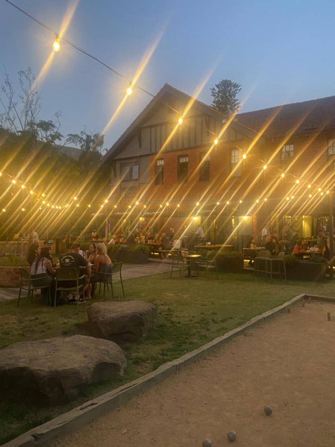 Alpine Hotel, Eat Drink Sleep Уорбертон Экстерьер фото